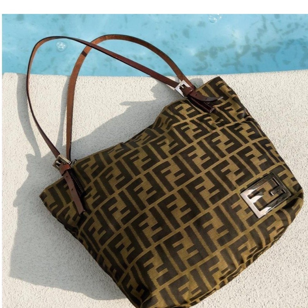 ISO these burgundy tote straps.not selling Just need the straps